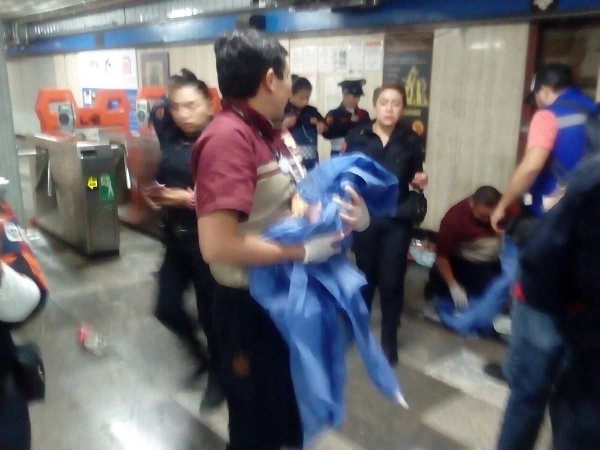 Nace bebé en el Metro Allende