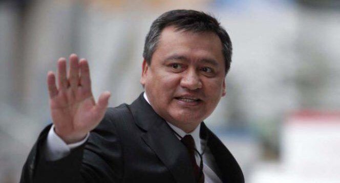 Osorio Chong se baja de la carrera presidencial Osorio Chong se baja de la carrera presidencial