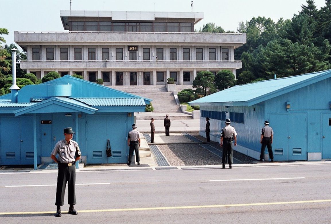 Militares norcoreanos disparan a colega que escapó a Corea del Sur