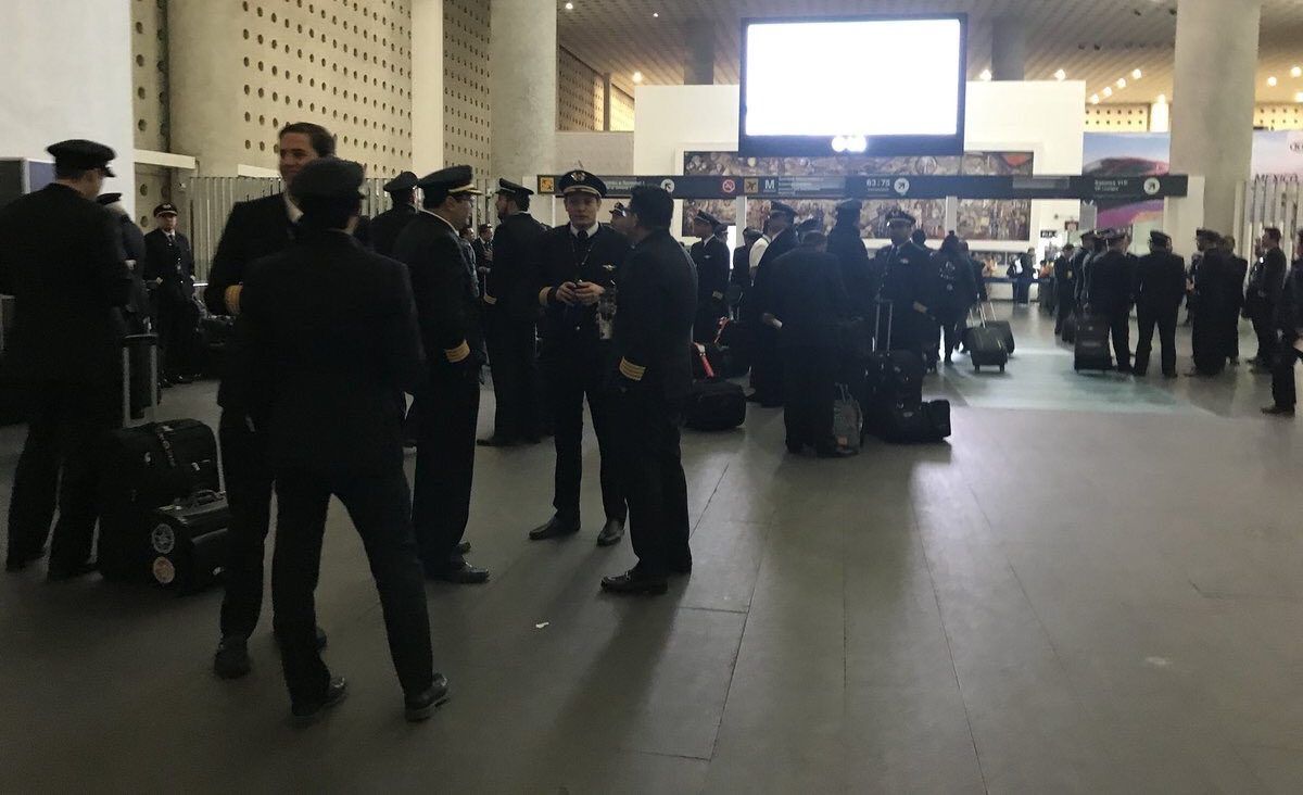 Separan a dos de sindicato de pilotos e investigan a 120 tras paro