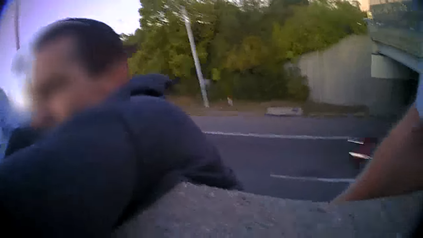 #Video Policía salva a hombre de suicidarse en Ohio