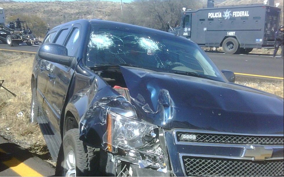 Dan cadena perpetua a dos mexicanos por asesinar a agente en EE. UU.