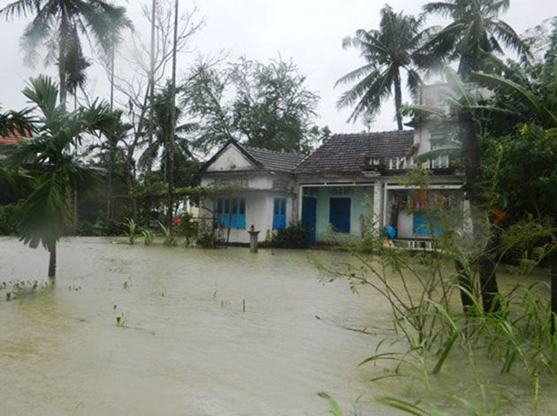 Tifón deja al menos 15 muertos en Vietnam tras tocar tierra