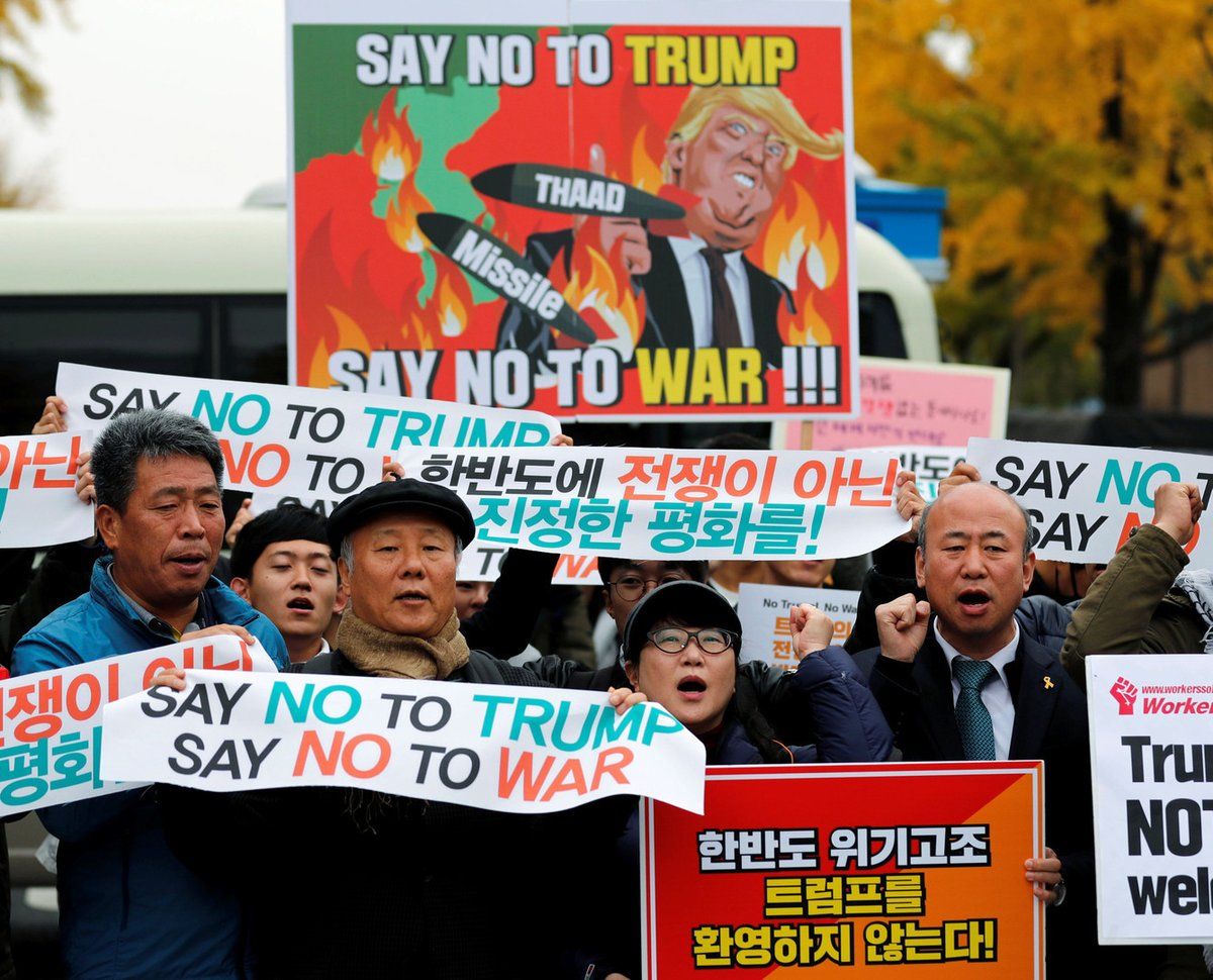 Trump advierte a Corea del Norte "no nos subestimen" - Trump-Corea-del-sur-manifestaciones-2