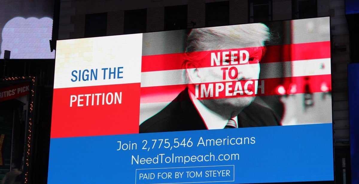 Campaña para destituir a Trump se proyecta en el Times Square