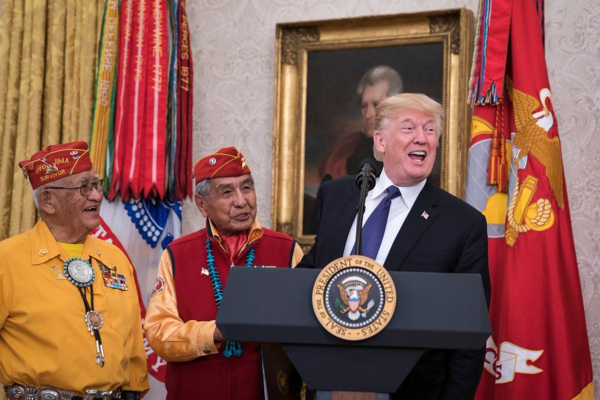 Trump llama ‘Pocahontas’ a senadora frente a veteranos navajos