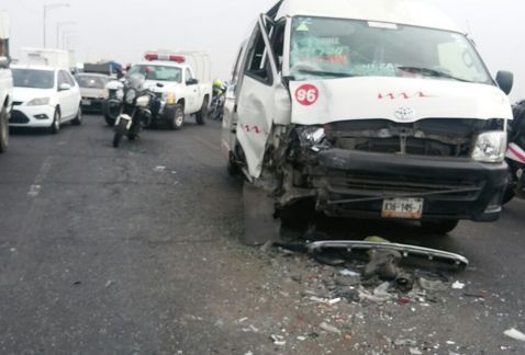 Choque deja 19 heridos en Venustiano Carranza