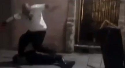 #Video Joven recibe golpiza de elemento de seguridad de bar en Saltillo