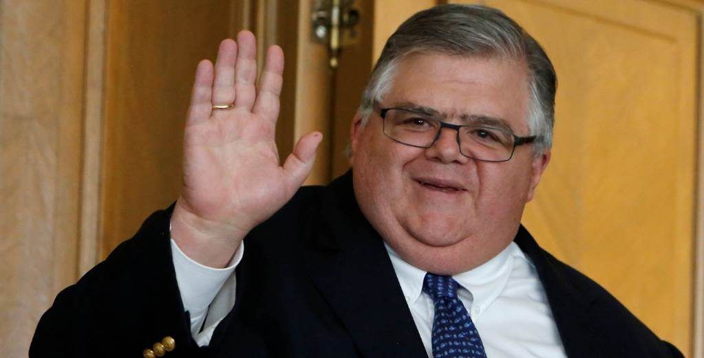 Felicitan a Carstens y hacen oficial su salida al frente del CMFI