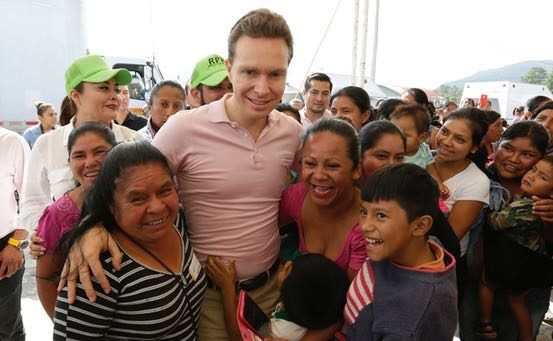 Entregan apoyos a jefas de familia afectadas tras sismo en Chiapas