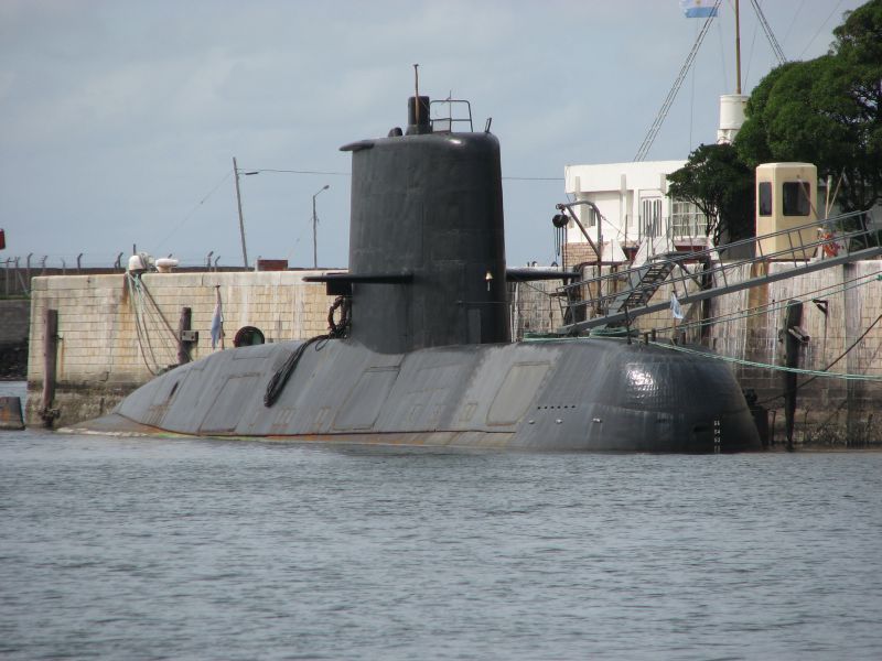 Se despide esposa de tripulante de submarino desaparecido en Argentina