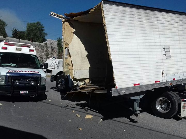 Volcadura en Autopista Arco Norte deja un muerto y cinco heridos