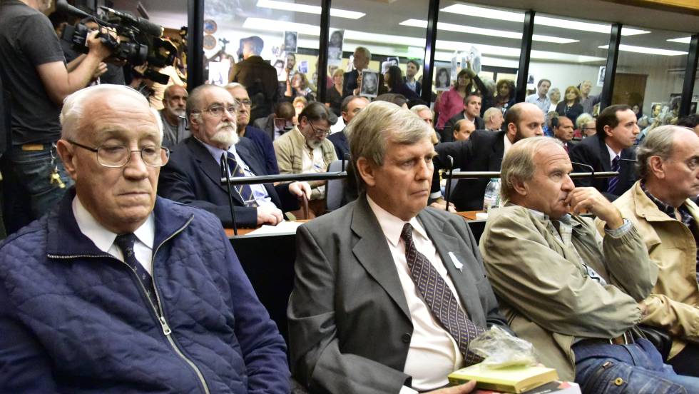 Argentina da cadena perpetua a 29 represores durante dictadura militar