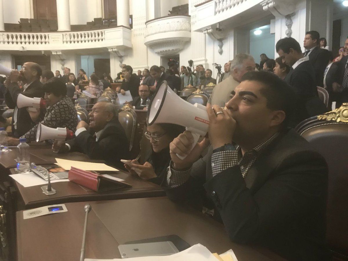 #VIDEO PRD y Morena revientan sesión en la Asamblea Legislativa