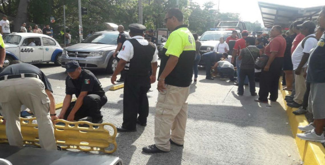 Patrulla atropella a dos mujeres en Acapulco