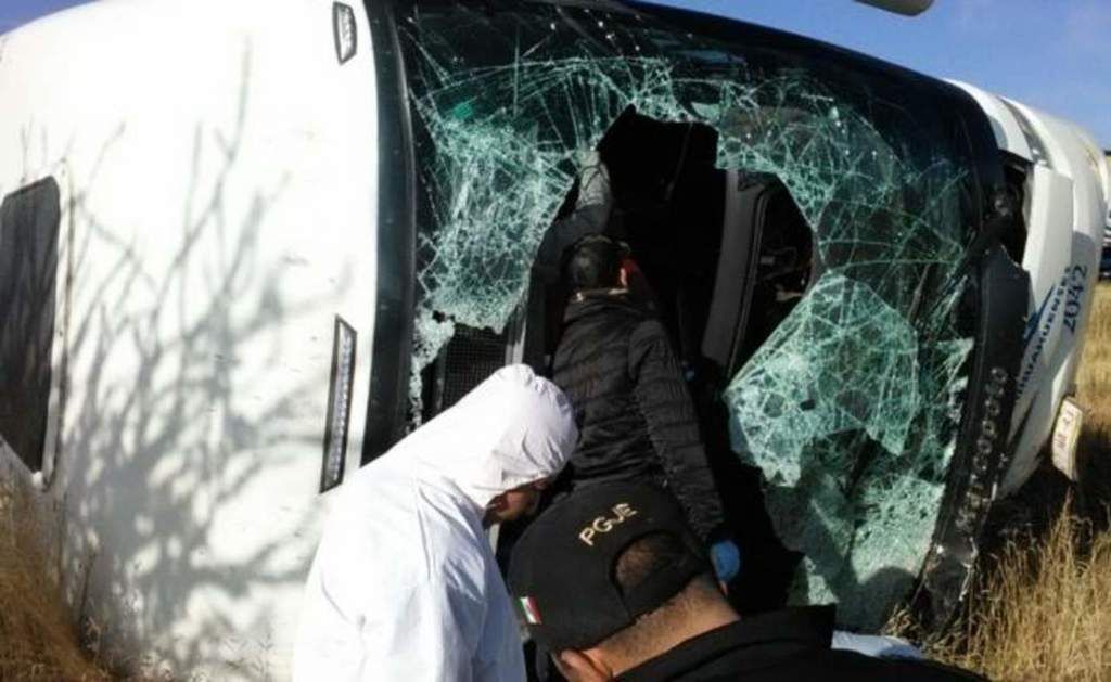 Choque deja seis muertos en Zacatecas - autobus-zacatecas1-1024x629