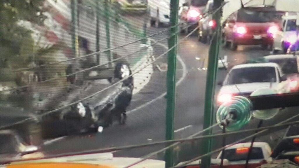 Avión pequeño aterriza de emergencia en Toluca - avioneta-toluca3-1024x576