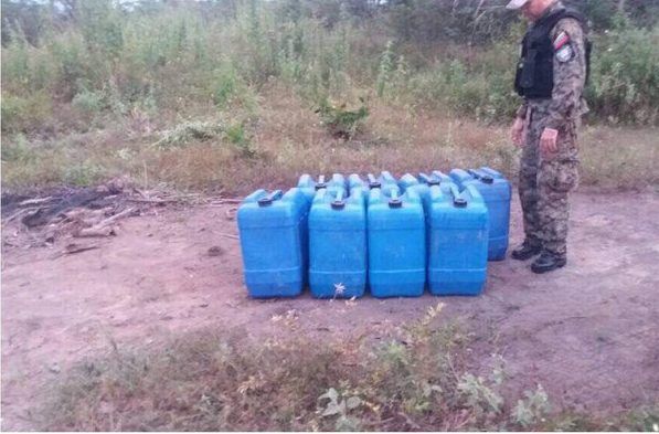 Incautan avión pequeño por tráfico de drogas en Venezuela - avioneta-venezuela-drogas3-e1509922013392