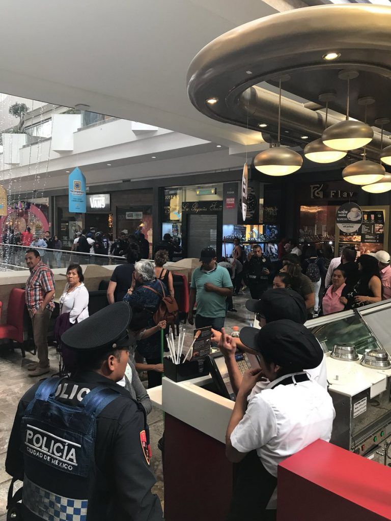 #FOTOS Los asaltantes de joyería en Centro Comercial Santa Fe - balacer-santa-fe-768x1024