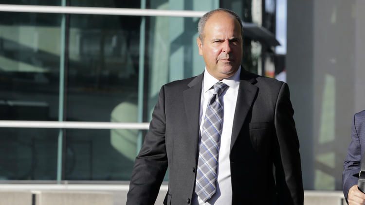 Detienen a agente y entrenador de béisbol por contrabando de cubanos