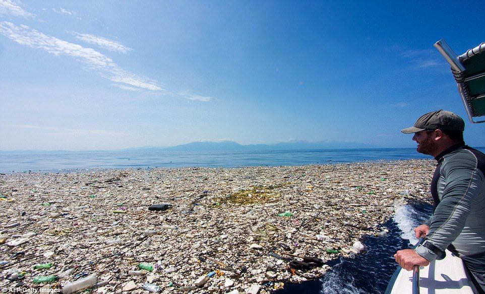 De postal de fotografía a basurero flotante algunas playas en Honduras