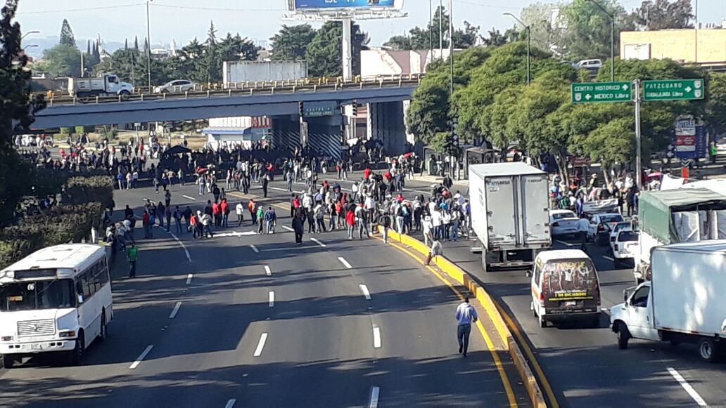Sindicatos bloquean vialidades en Michoacán - bloqueo-michoacan