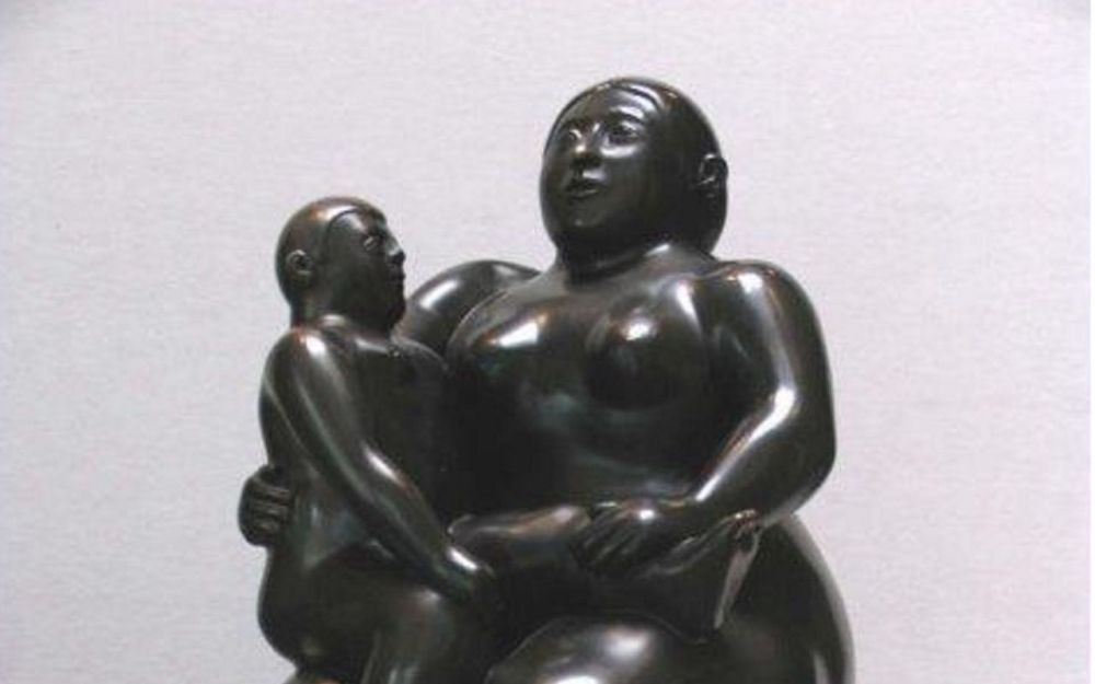 Roban escultura de Botero en galería de París