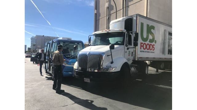 Choca autobús autónomo a pocas horas de ser estrenado - bus-choque