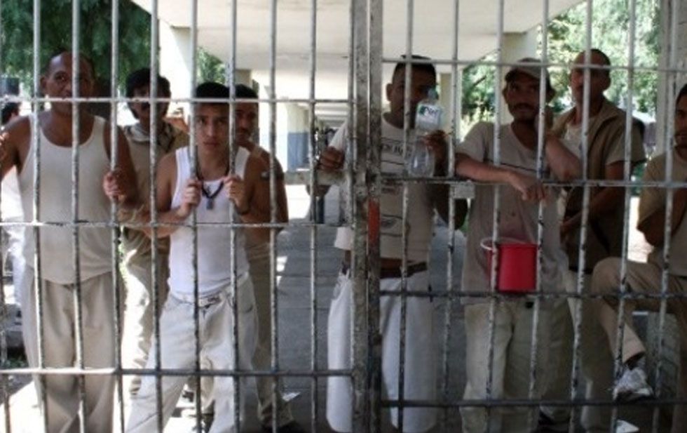 Autogobierno en nueve penales del Estado de México: CNDH