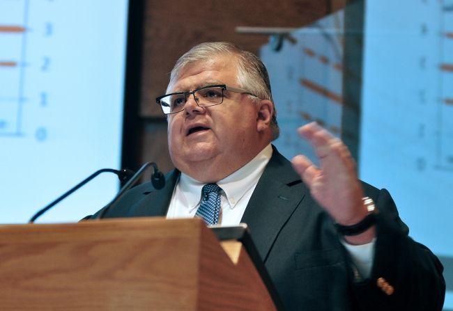 Gobernador de Banxico debe asegurar autonomía: Carstens