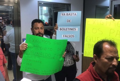 Se manifiestan 150 trabajadores del sector salud en Chiapas