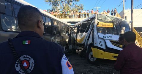 Choque de autobuses deja 21 lesionados en Guanajuato