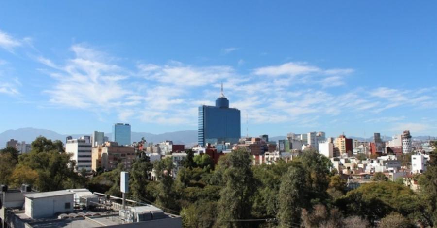 Cielo despejado y ambiente frío por la mañana en el Valle de México