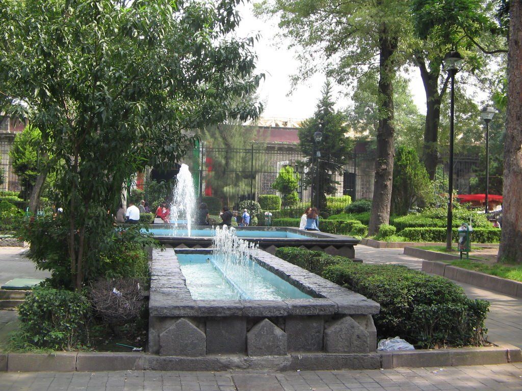 Encuentran cuerpo en la plaza de la Ciudadela Encuentran cuerpo en la plaza de la Ciudadela