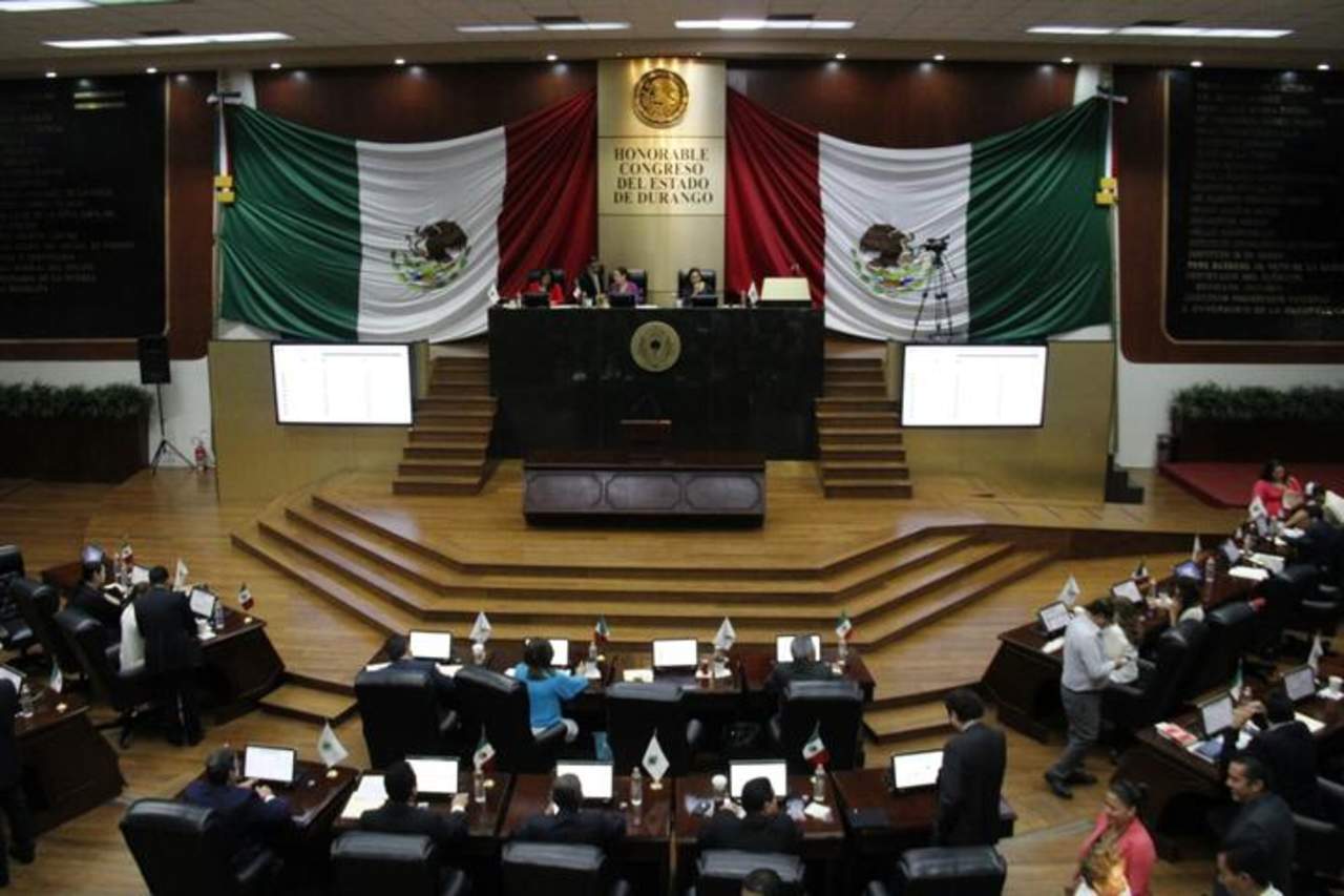 Develan placa con error en Congreso de Durango
