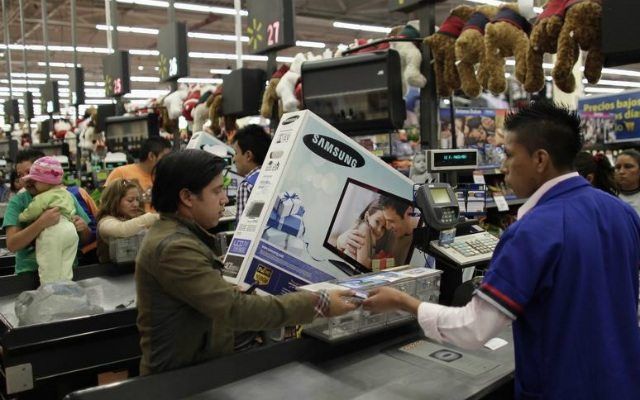 Crece 0.2 por ciento consumo privado en agosto