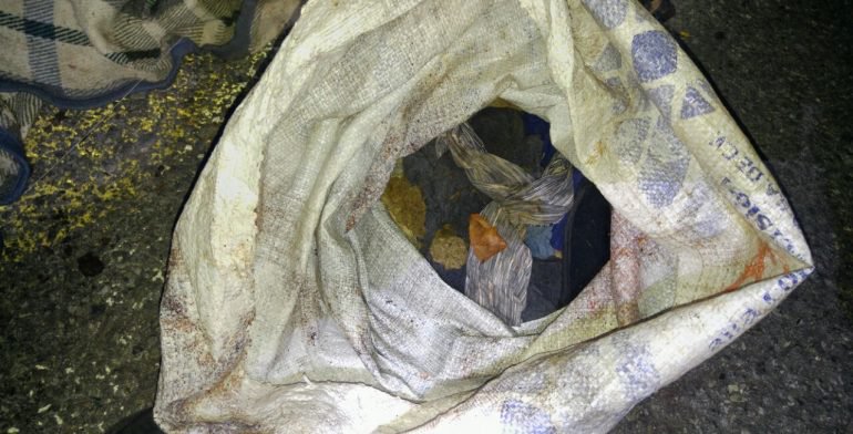 Encuentran restos de pareja en carretera de Michoacán