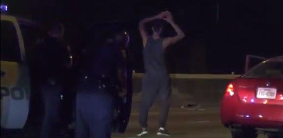#Video Sospechoso baila antes de ser detenido por policías de Texas