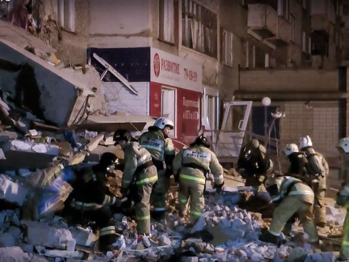 #Video Derrumbe por presunta explosión en edificio en Rusia deja 4 muertos - derrumbe-rusia2