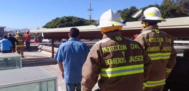 Evacuan a más de 400 por fuga de gas en Centro Médico de Guadalajara