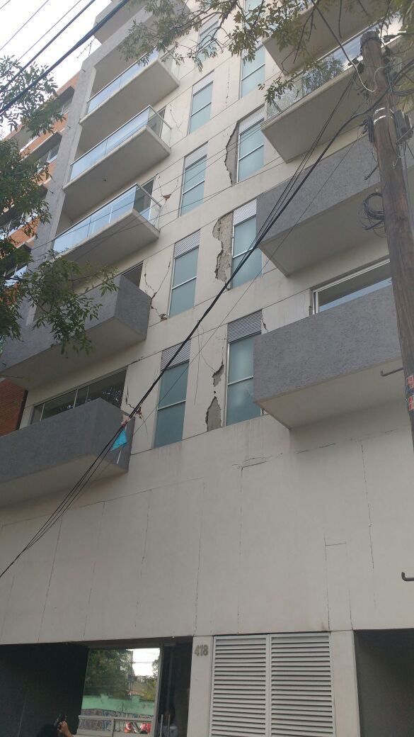 Detienen a dos responsables por daños en edificio de Eje Central - eje-central-418
