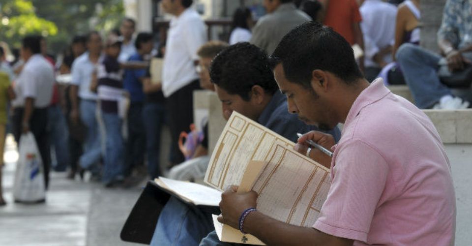 Jóvenes solo duran siete meses en empleos - empleo