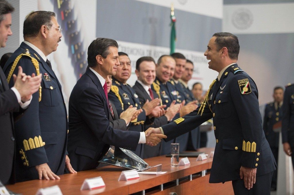 Peña Nieto reconoce labor de Estado Mayor durante sismos
