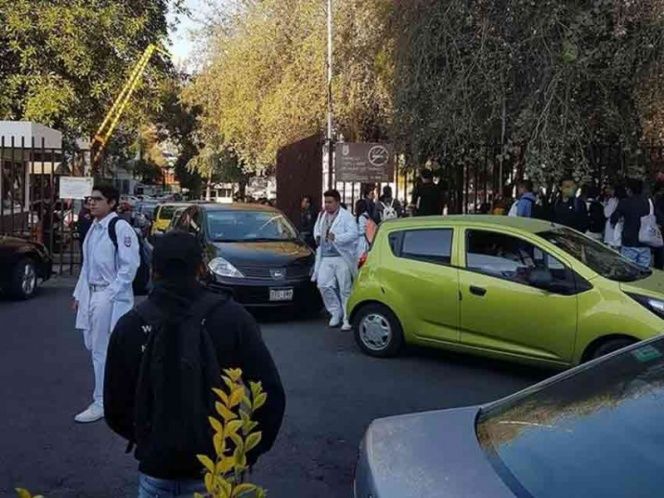 Evacuan Escuela Nacional de Medicina y Homeopatía por amenaza de bomba