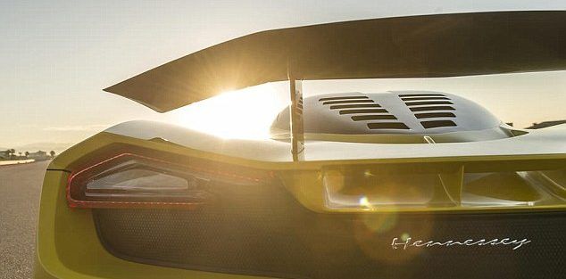 Presentan primer auto de producción en serie que supera los 480 km/h