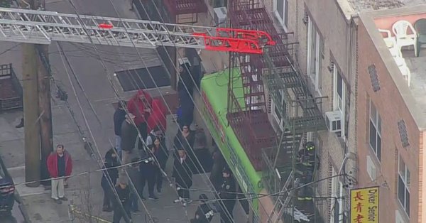 Incendio en edificio de Nueva York deja dos muertos y 10 heridos - fire-new-york