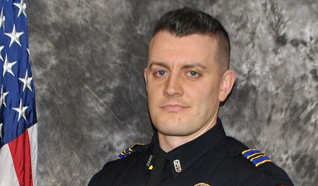 #Video Rescatan a mujer atrapada en vehículo incendiado