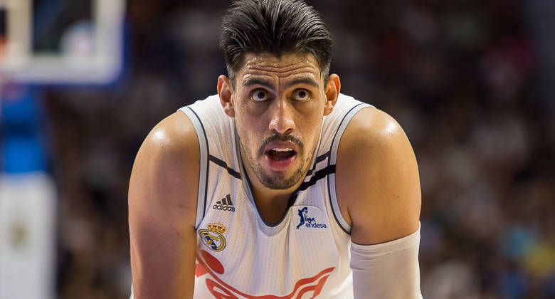 Gustavo Ayón se someterá a operación en el hombro izquierdo