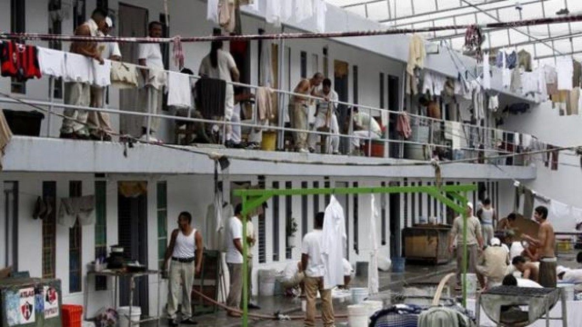 Desde 2016 CNDH reportó autogobierno en cárceles del Estado de México - hacinamiento-penal