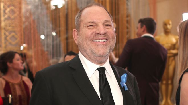 Policía de Nueva York busca evidencias para arrestar a Harvey Weinstein